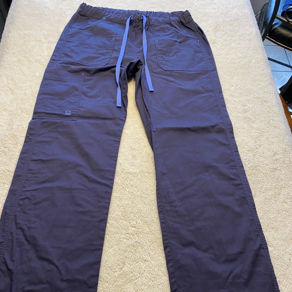 Maevn scrub pants. NWOT. Size medium tall. Navy blue